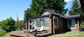 Escape to this relaxing lakeside retreat! 🛶 Enjoy a peaceful back porch, cozy fire pit 🔥, and stunning water views. Perfect for unwinding and making memories! 🌅