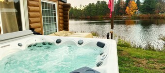 Welcome to Serenity Shores! 🌅 Soak in the private hot tub, unwind by the fire pit 🔥, and savor calming lake views. Pet-friendly 🐾 and perfect for recharging, exploring, and making memories.