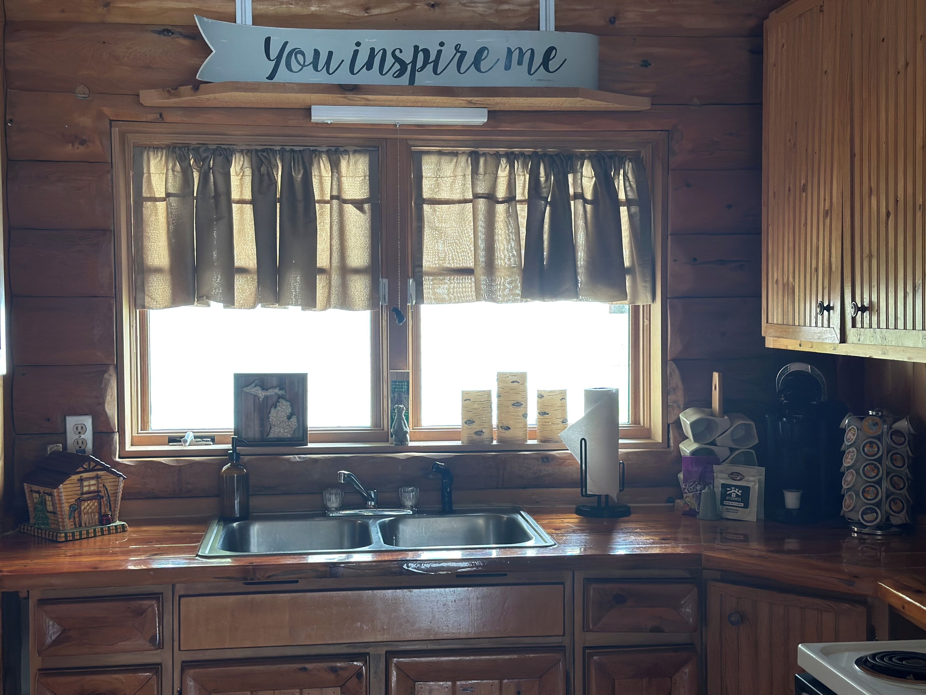 Kjøleskap, ovn, kokeplater og oppvaskmaskin