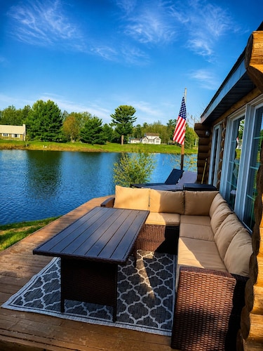 Welcome to Serenity Shores! 🌅 Soak in the private hot tub, unwind by the fire pit 🔥, and savor calming lake views. Pet-friendly 🐾 and perfect for recharging, exploring, and making memories.