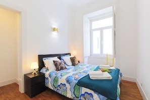 4 bedrooms, iron/ironing board, Internet, bed sheets - Delightful 4-bedroom apartment in historical downtown (Lisboa)