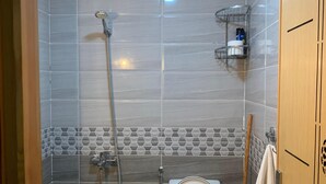 Hårføner, håndklær, såpe og toalettpapir