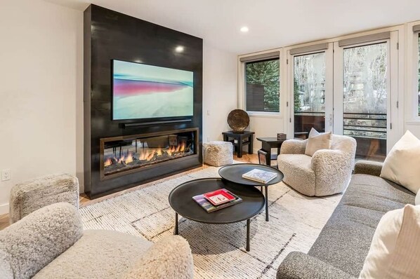 TV, fireplace