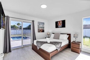 4 bedrooms, Internet, bed sheets - Chic Miami Private Pool Home (Miami)