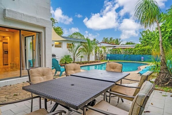 Outdoor dining