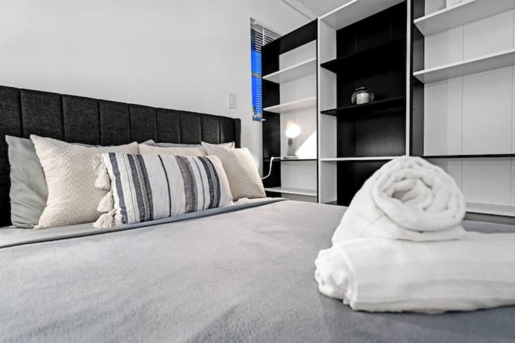 1 sovrum, internet och sängkläder