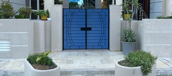 Opposite the children's play park, 8 km from the airport and 5 minutes from La Marsa.