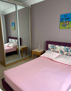 2 bedrooms, iron/ironing board, WiFi, bed sheets