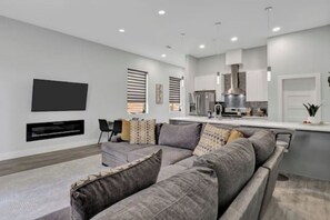Living area - Modern Home near Downtown (Dallas)