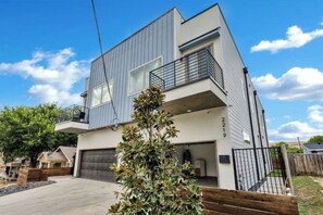 Exterior - Modern Home near Downtown (Dallas)