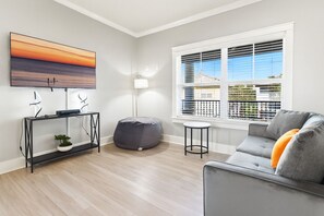 Smart TV, stereo, offices