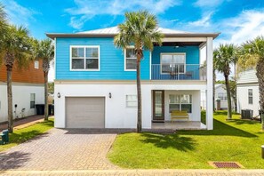 Exterior - 2 minutes to Beach | Golf Cart | Pool | Air Hockey (Miramar Beach)
