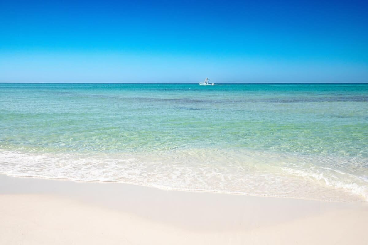 Beach nearby, sun-loungers, beach towels