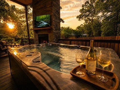 1BR Cabin • HotTub & Fire Pit - BBQ - Patio
