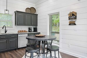 Dining - 1BR Cabin - HotTub - Fire Pit - BBQ - Patio (Broken Bow)