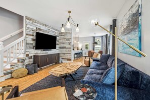 Smart-TV, Kamin, Arbeitsbereiche