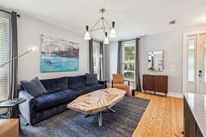 Smart-TV, peis og kontorer