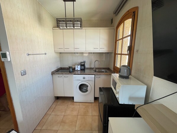 Microwave, stovetop