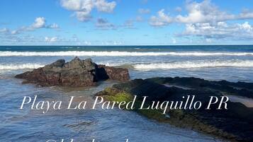 En la playa y toallas de playa