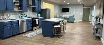 Enchanting 2-bedroom basement apartment with mini library in Saratoga Springs