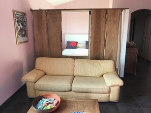 3 makuuhuonetta, silitysrauta/-lauta, Wi-Fi, vuodevaatteet