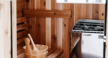 Cozy 2 Bedroom Lakefront Cabin on Crosslake w/ Sauna