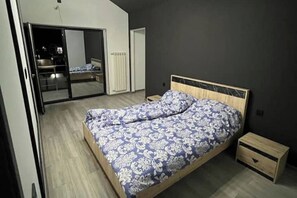 4 室のベッドルーム、アイロン / アイロン台、WiFi、ベッドシーツ