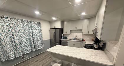 Raytown Ranch - Mahome Away from Home