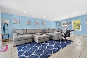 Téléviseur, table de ping-pong