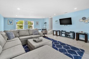 Téléviseur, table de ping-pong