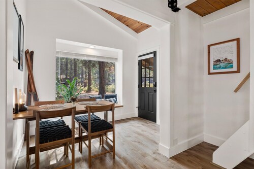 Chalet Des Chutes, Steps to Village, Hot Tub, SHARC