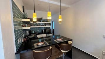 Apartamento Deluxe, patio | Cocina privada
