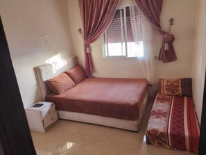1 habitación, acceso a internet y ropa de cama