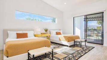 9 chambres, bureau, fer et planche Ă  repasser, lit parapluie