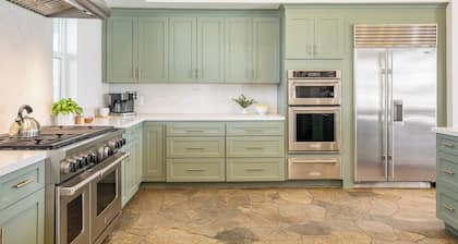 40-Acre Estate, Priv Lake, Tennis, Golf Green, Soccer | Buena Vista by AvantStay