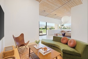 TV connectée, table de tennis de table, espaces bureaux