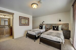 3 bedrooms, iron/ironing board, travel crib, free WiFi