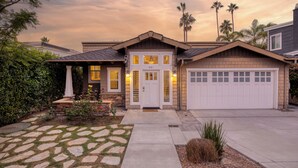 A two-story house with a garage, a stone pathway, and a well-maintained garden. - Wavebreak by AvantStay | Close to Beaches/Surfing (Solana Beach)