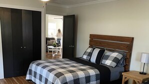 A bedroom with two beds, a ceiling fan, and a wooden floor. - Oxbow Overlook: Ohio River Bend Views, Private Pond, Pets Welcome (Magnet)