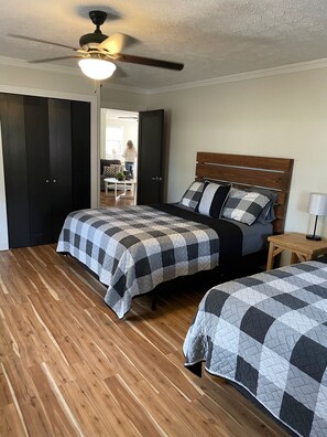 3 bedrooms, iron/ironing board, internet, bed sheets