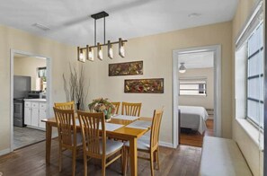 Dining - Accommodation with swimming pool in West Miami (Miami)
