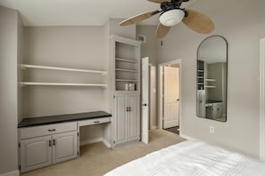 1 bedroom, iron/ironing board, Internet, bed sheets - Dawg Day abode!…walking distance to Beechwood, 2.5 miles from Sanford stadium!.. (Athens)