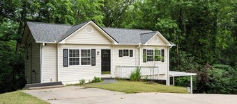 Dawg Day abode!…walking distance to Beechwood, 2.5 miles from Sanford stadium!..