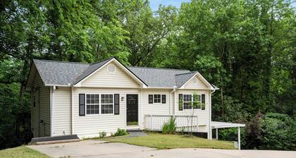 Dawg Day abode!…walking distance to Beechwood, 2.5 miles from Sanford stadium!..