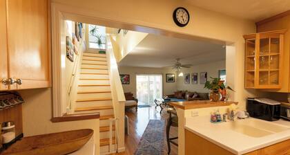 Charming 4BD3BA - BART - Gameroom - Gazebo - Fenced Yard - Walk to Grocery