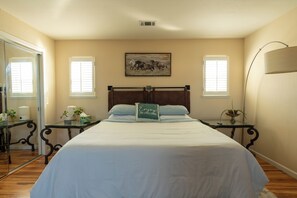 4 bedrooms, iron/ironing board, WiFi, bed sheets