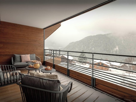 Property grounds. Loft Petit Charbel - Charming stay with balconies - OVO Network