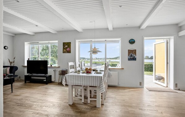 Dining - Beautiful home in Assens with house sea view (Assens)