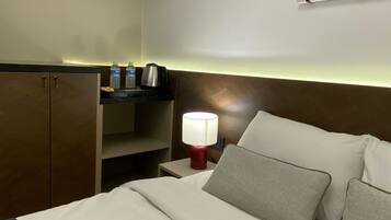 Habitación triple estándar | Escritorio, espacio para trabajar con laptop y wifi gratis