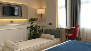 Deluxe Double Room | Desk, laptop workspace, free WiFi
